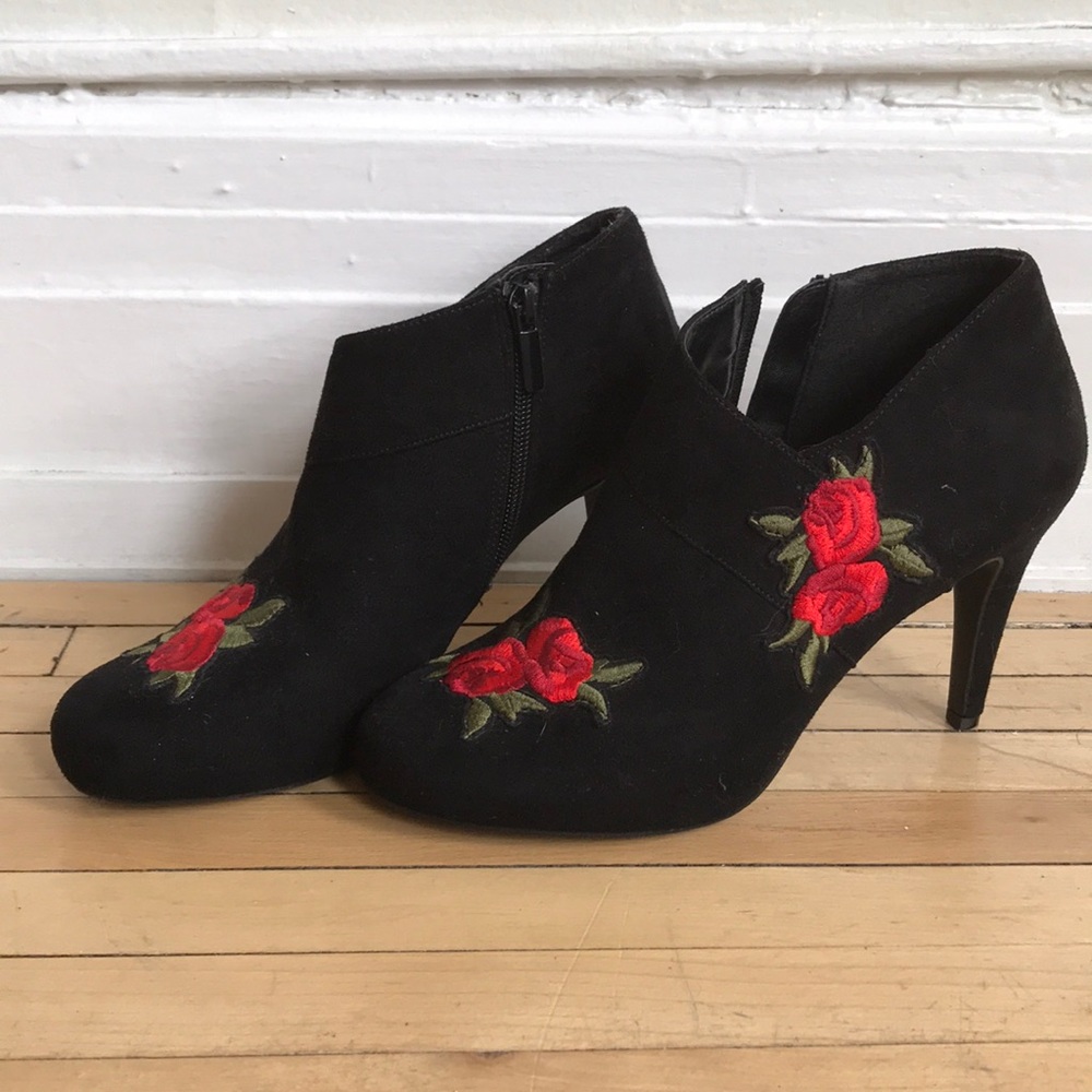 Impo low heels with roses